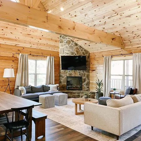 Timber Wheat Retreat - Hot Tub, Community Pool, Game And Theater Room